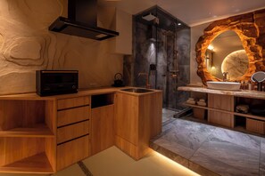 Dusche, Haartrockner, Bidet, Handtücher