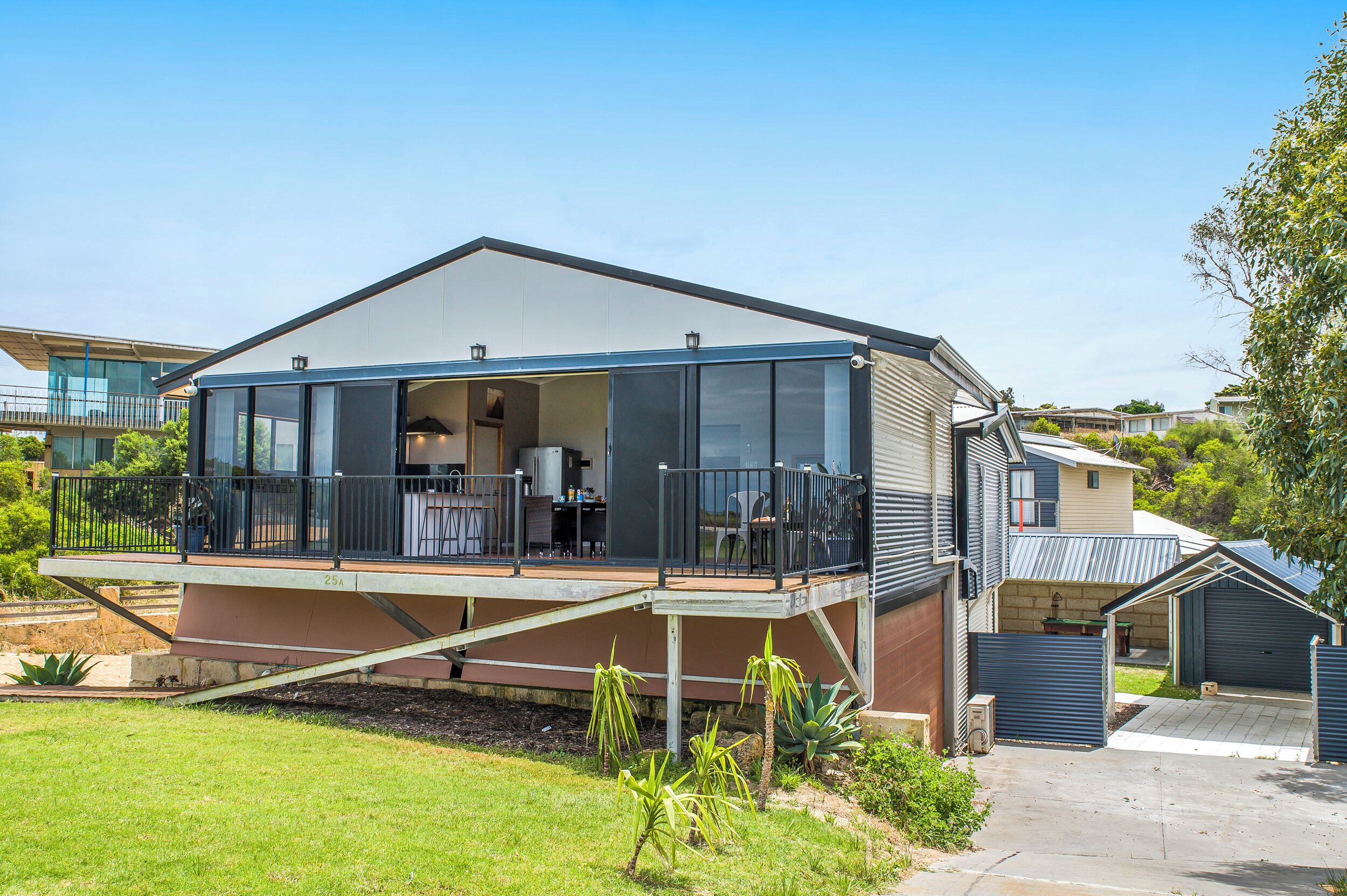 المنشأة من الخارج