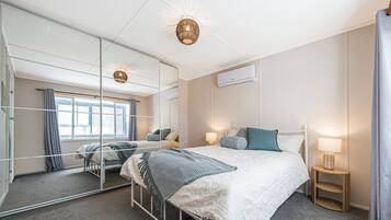 Internet, bed sheets