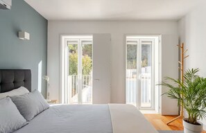 Iron/ironing board, Internet, bed sheets - Sunny Apt in Principe Real Santos w/Fast Wi-Fi+AC / 7min from TimeOut Market (Lisboa)