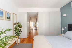 Iron/ironing board, Internet, bed sheets - Sunny Apt in Principe Real Santos w/Fast Wi-Fi+AC / 7min from TimeOut Market (Lisboa)