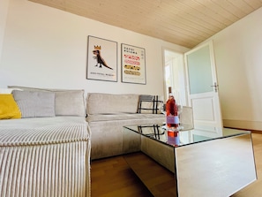 Interior - Stylish vacation apartment with balcony & lake view - your oasis of peace on Lake Thun (Oberhofen am Thunersee)