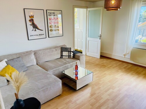 Stylish vacation apartment with balcony & lake view - your oasis of peace on Lake Thun