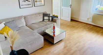 Stylish vacation apartment with balcony & lake view - your oasis of peace on Lake Thun