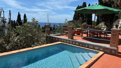 "Agave" house with sea view garden