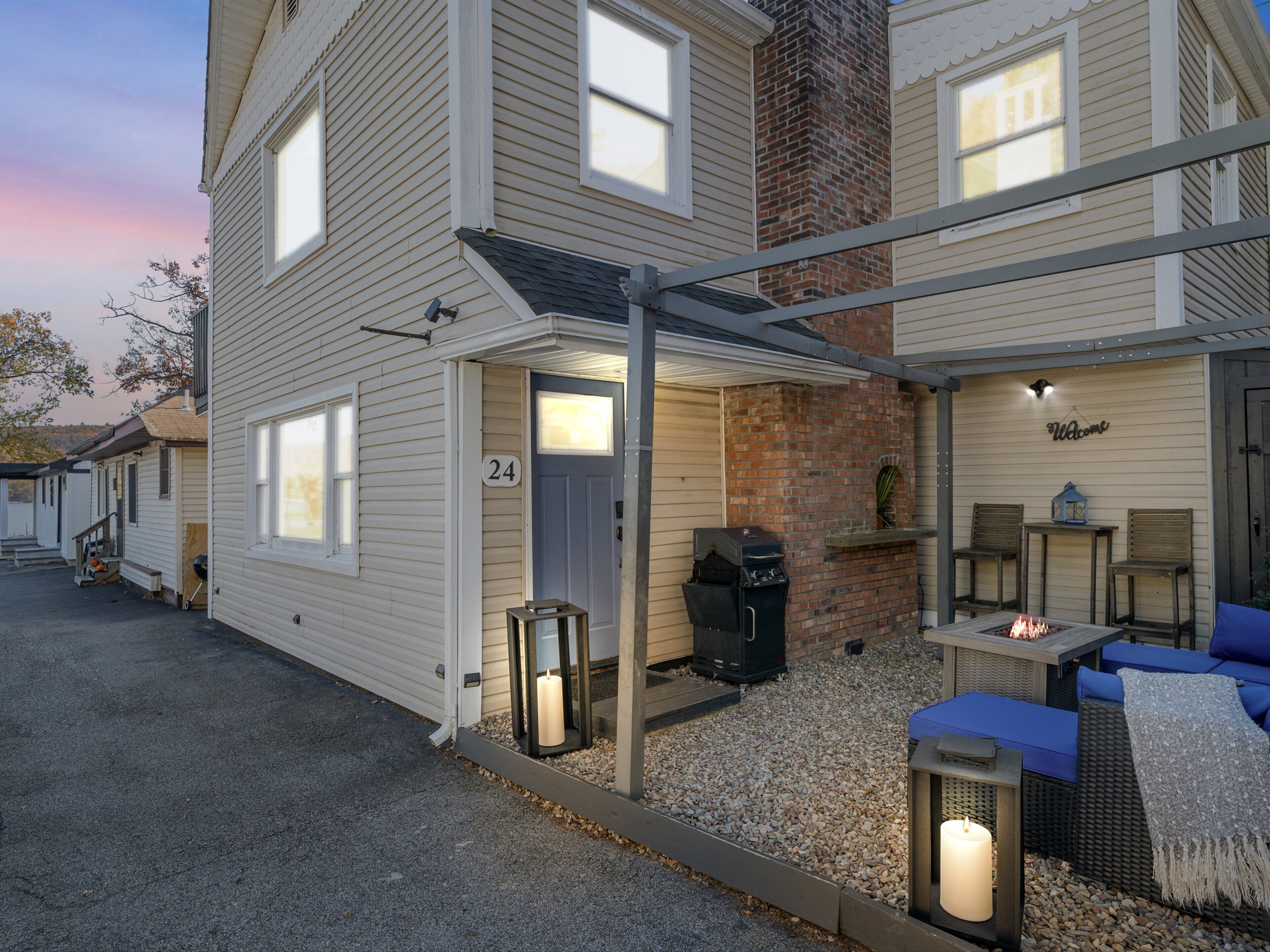 Lake access retreat with outdoor lounge