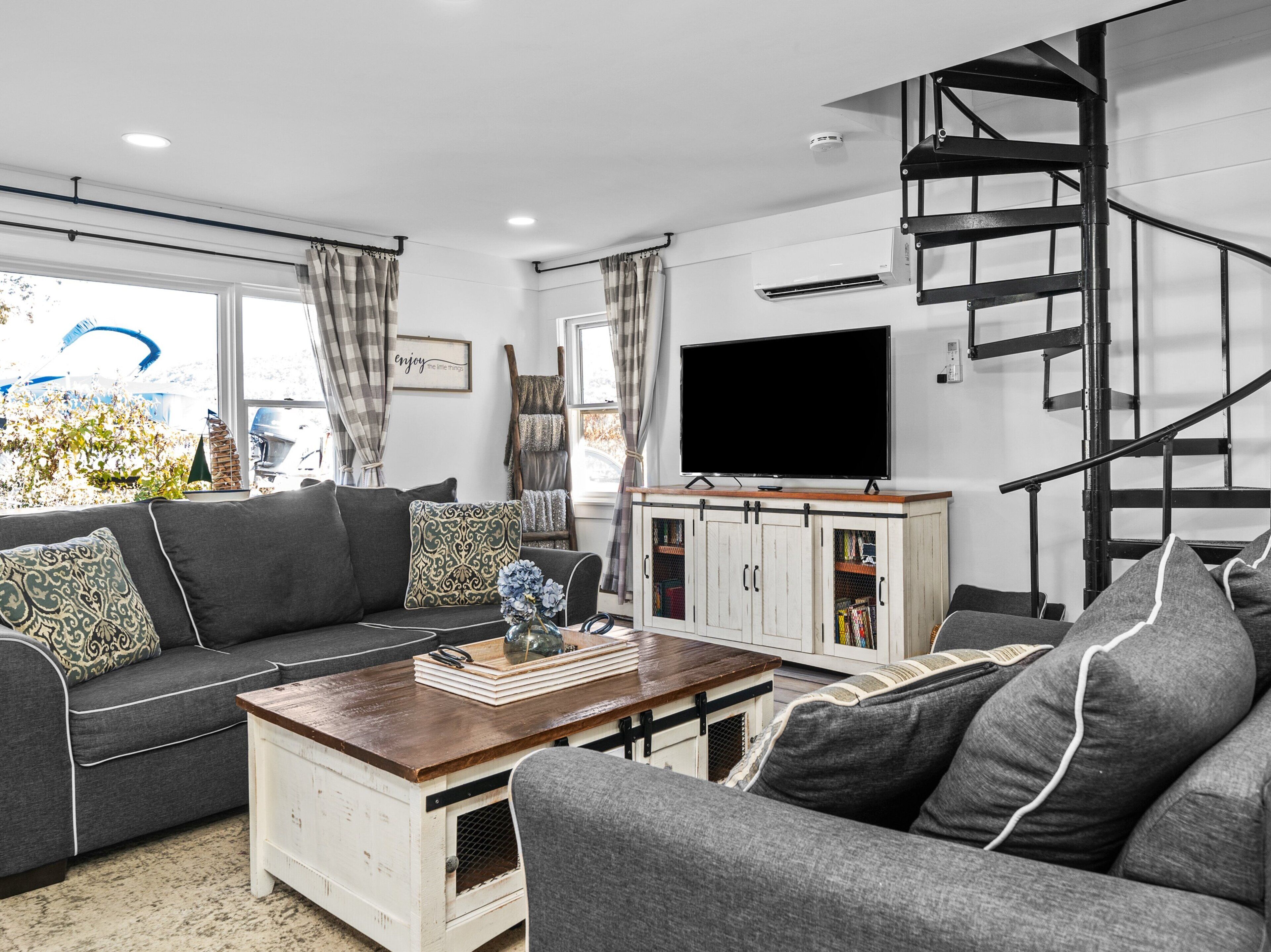 Smart TV, fireplace, offices