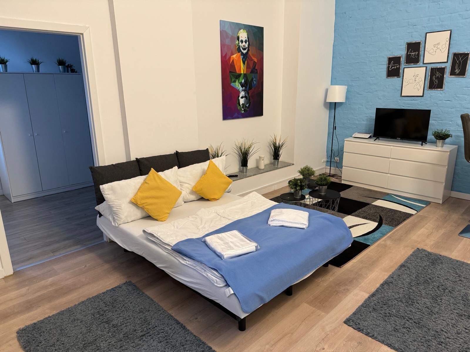 1 bedroom, desk, free WiFi, bed sheets