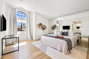 Iron/ironing board, WiFi, bed sheets - Designer renovated 2 bedroom, 2.5 bathroom home in Oasis Country Club (Palm Desert)