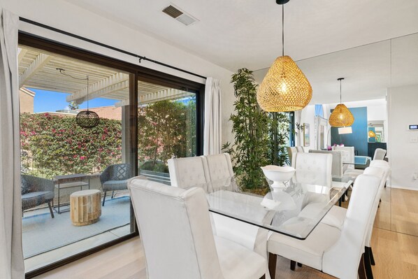 Interior - Designer renovated 2 bedroom, 2.5 bathroom home in Oasis Country Club (Palm Desert)