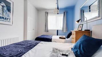 Iron/ironing board, WiFi, bed sheets