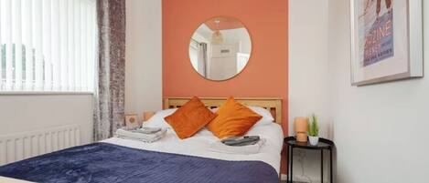 Iron/ironing board, WiFi, bed sheets