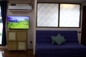 Comfort Apartment, Courtyard View | Living area