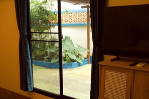 Comfort-Apartment, Blick auf den Innenhof | Bügeleisen/Bügelbrett, kostenloses WLAN