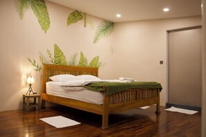 Comfort Apartment, Courtyard View | Iron/ironing board, free WiFi - Oasis studio - Great location (Vientiane)