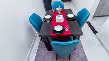 Apartment, 2 Schlafzimmer, barrierefrei, Raucher | Esszimmer