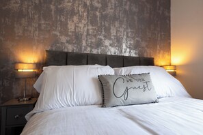 مكواة/لوح كي وواي فاي وملاءات أسرّة