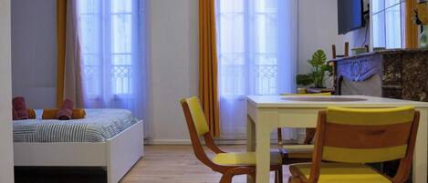 Accès Internet, draps fournis