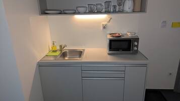 Comfort Apartment, Kitchenette, Mountainside | Private kitchen | Mini-fridge, microwave, stovetop, cookware/dishes/utensils