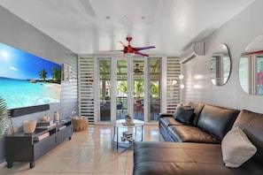 Smart TV - Relaxing Beach Villa in Dorado (Dorado)