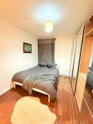 2 bedrooms, Internet, bed sheets - East End Escape -2 bedroom for 6ppl near Central LONDON- 3mins to DLR overground (London)