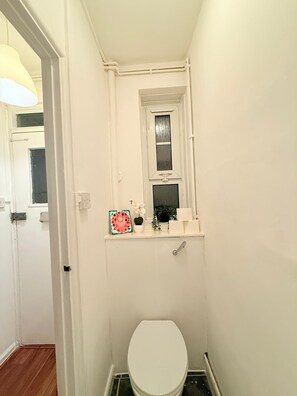 Towels, soap, toilet paper - East End Escape -2 bedroom for 6ppl near Central LONDON- 3mins to DLR overground (London)