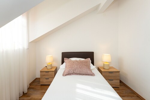 Peaceful Villa Near Krka Waterfalls