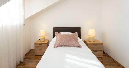 Peaceful Villa Near Krka Waterfalls