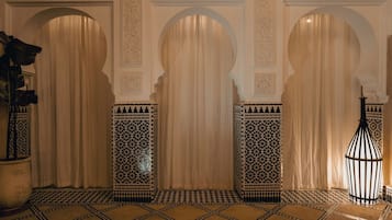 غرف معالجة الأزواج، غرفة بخار، جلسات تدليك