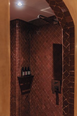 Family Suite | Bathroom | Hair dryer, slippers, towels, soap