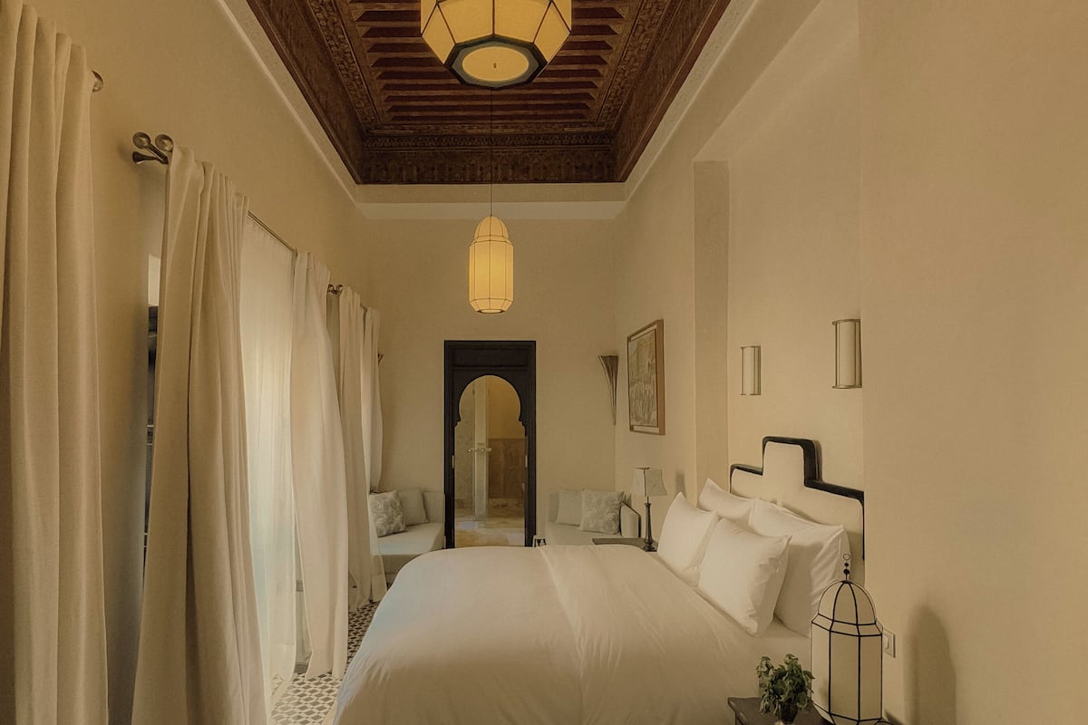 Deluxe Suite | Iron/ironing board, free WiFi