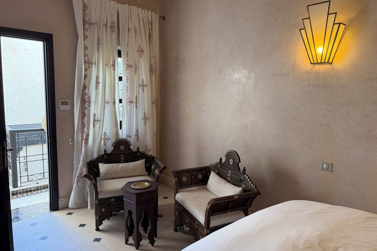 Family Suite | Iron/ironing board, free WiFi