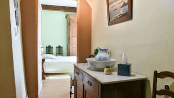 1 habitación, wifi y ropa de cama