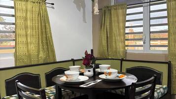 Nhà, 3 phòng ngủ, phù hợp cho người khuyết tật, sân hiên | Phòng ăn