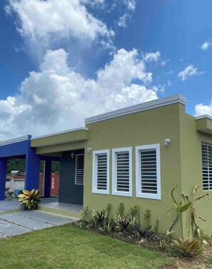 Casa, 3 habitaciones, con acceso para personas discapacitadas, patio | Exterior