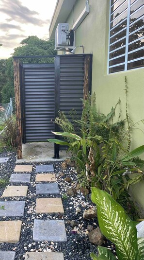 Casa, 3 habitaciones, con acceso para personas discapacitadas, patio | Áreas de la propiedad