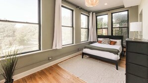 5 Schlafzimmer, Bügeleisen/Bügelbrett, Reisekinderbett, WLAN