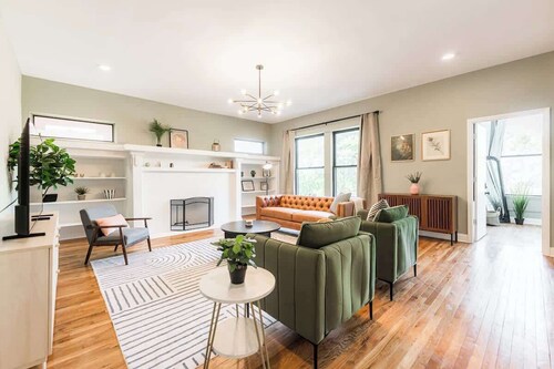Hyde Park Luxury Stay • 5BR Near Lake & UChicago