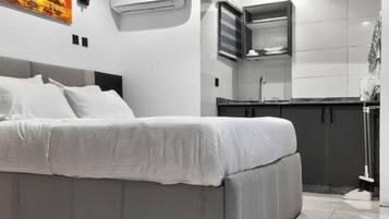 Desk, laptop workspace, free WiFi