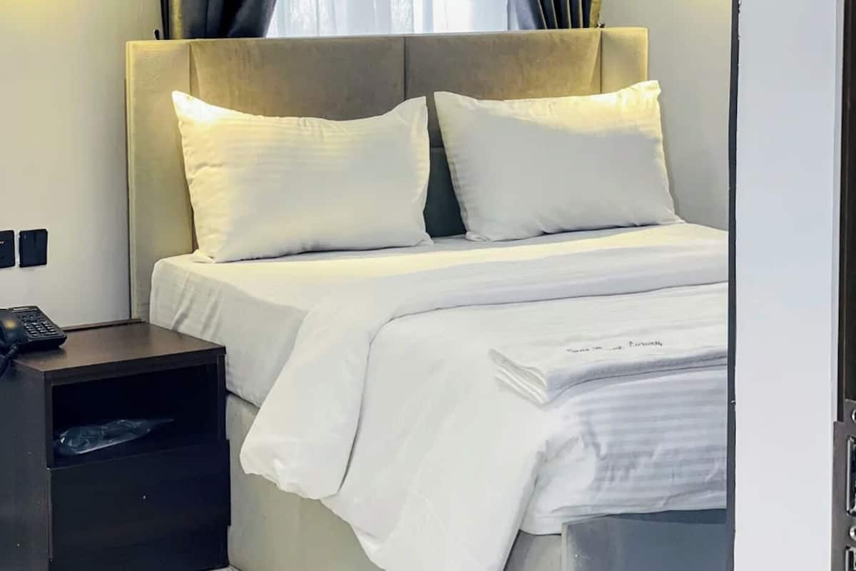 Standard Studio | Desk, laptop workspace, free WiFi