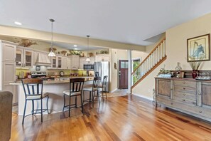 Unclassified image, 4 of 62, button