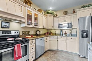 Unclassified image, 2 of 62, button