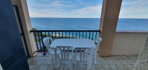 Outdoor dining - Collioure Waterfront, T3, sea view, large terrace, beach, parking (Collioure)