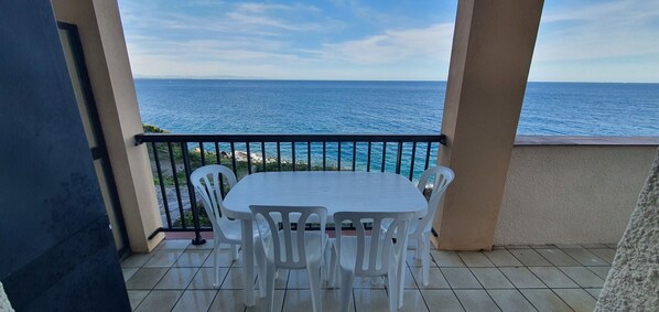 Outdoor dining - Collioure Waterfront, T3, sea view, large terrace, beach, parking (Collioure)