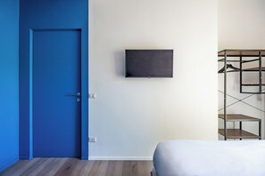 شقة بتجهيزات أساسية - غرفة نوم واحدة - بشرفة | مكواة/لوح كي وواي فاي مجانًا