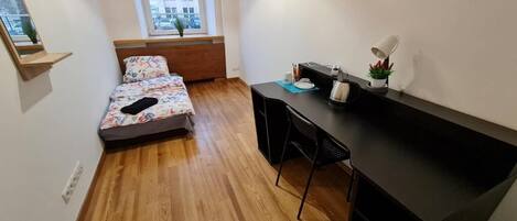 Classic Room, 1 Twin Bed | Desk, laptop workspace, iron/ironing board, free WiFi