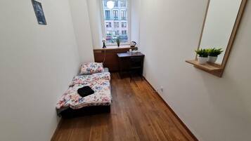 Classic-Zimmer, 1 Einzelbett | Schreibtisch, laptopgeeigneter Arbeitsplatz, Bügeleisen/Bügelbrett