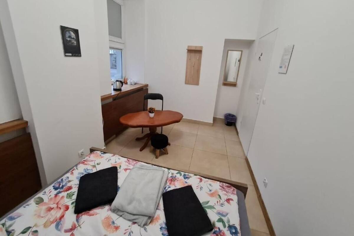 Classic Room, 1 Double Bed | Desk, laptop workspace, iron/ironing board, free WiFi