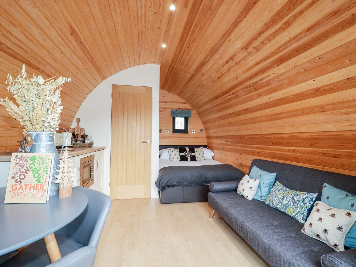 1 chambre, décoration personnalisée, ameublement personnalisé