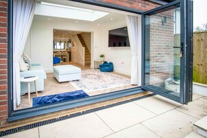 34-inch TV with digital channels